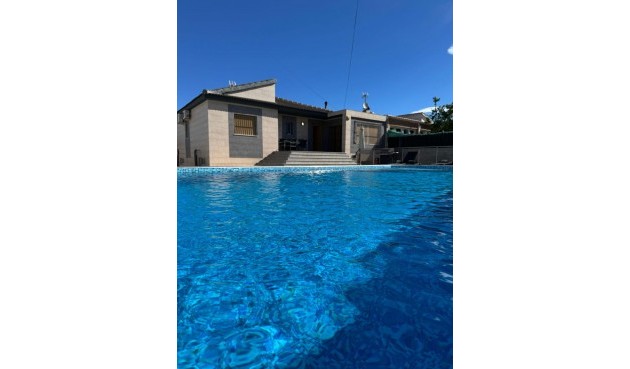 Villa - Brukt - Torrevieja - BO-77358