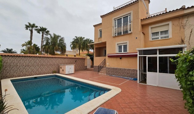 Villa - Brukt - Torrevieja - El Chaparral