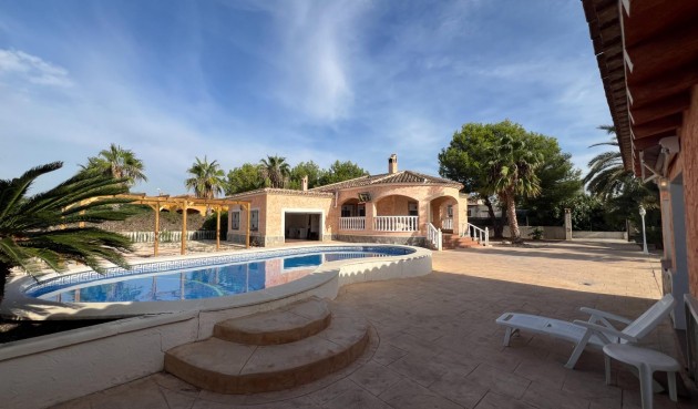 Villa - Resale - Dolores - Cmno. Escorredor