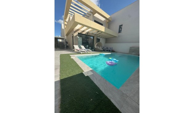 Villa - Resale - Los Montesinos - Urb. La Herrada