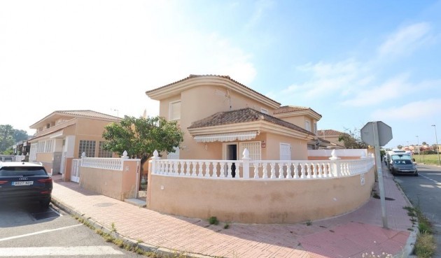 Villa - Resale - Torrevieja - BO-47387