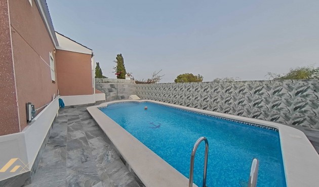 Villa - Resale - Torrevieja - BO-98581