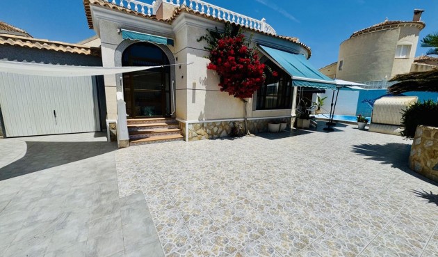 Villa - Resale - Torrevieja - La Siesta - El Salado - Torreta