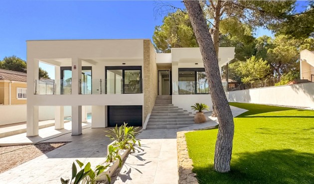 Villa - Resale - Torrevieja - Los Balcones - Los Altos del Edén