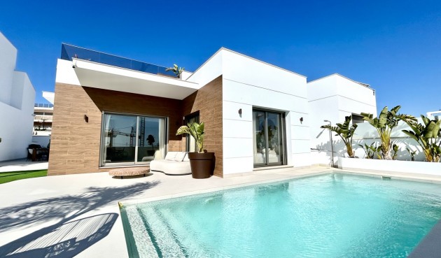 Villa - Reventa - Las Filipinas - Inland