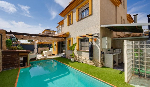 Villa - Reventa - Los Montesinos - La Herrada