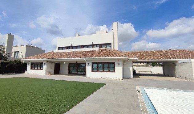 Villa - Reventa - Peraleja Golf - Inland
