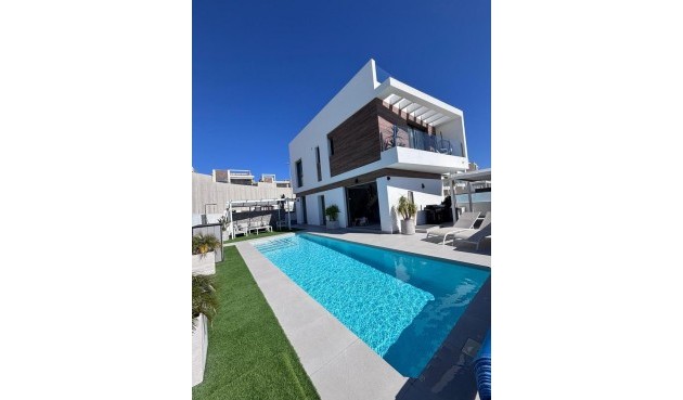 Villa - Reventa - Villamartin - Costa Blanca