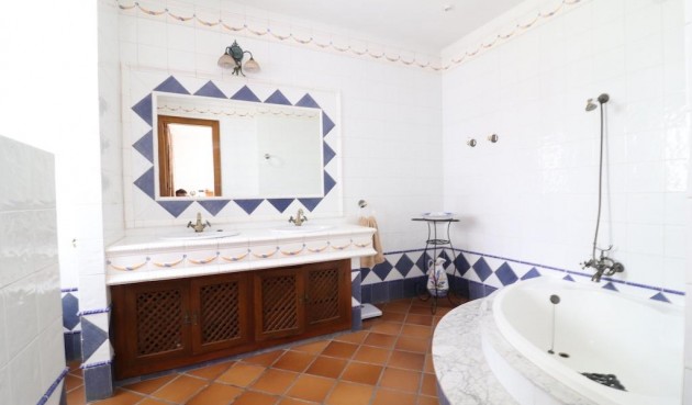 Resale - Villa -
Pilar de la Horadada - Costa Blanca