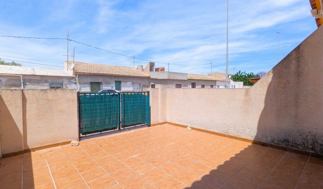 Reventa - Town House -
Daya Nueva - Costa Blanca