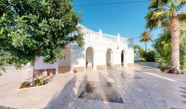 Återförsäljning - Villa -
La Marina - Alicante