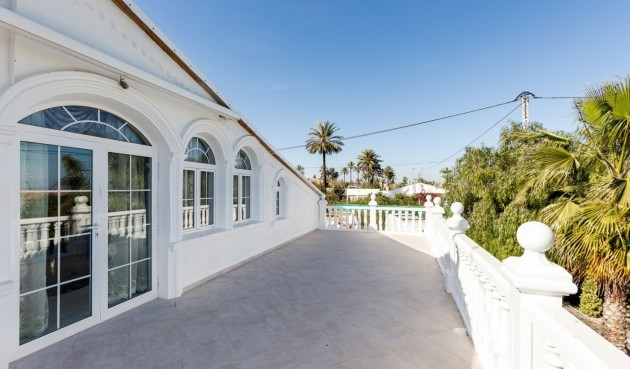 Återförsäljning - Villa -
La Marina - Alicante