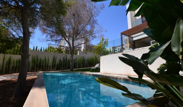 Återförsäljning - Semi Detached -
Campoamor - Las Colinas Golf