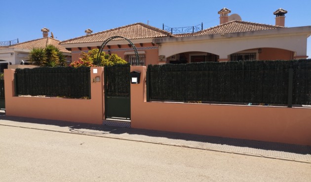 Återförsäljning - Villa -
Los Montesinos - Costa Blanca