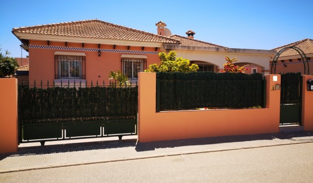 Återförsäljning - Villa -
Los Montesinos - Costa Blanca