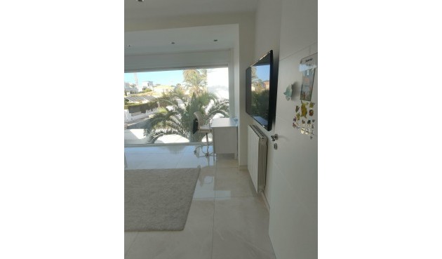 Resale - Villa -
Orihuela Costa - La Zenia