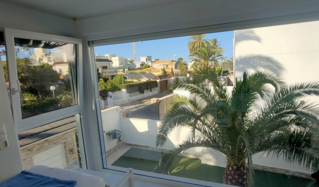 Återförsäljning - Villa -
Orihuela Costa - La Zenia