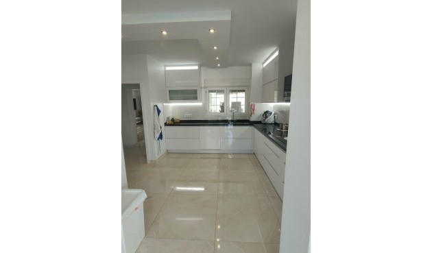 Resale - Villa -
Orihuela Costa - La Zenia