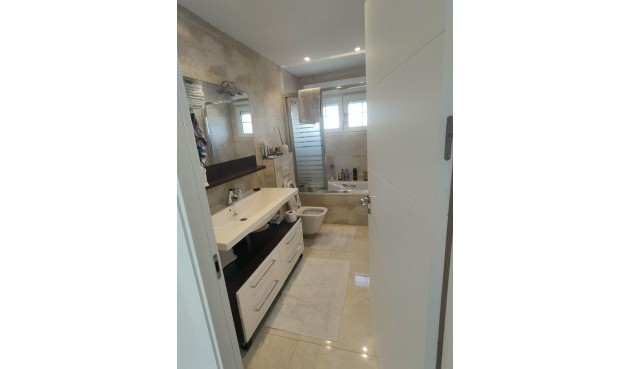 Resale - Villa -
Orihuela Costa - La Zenia