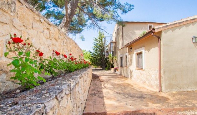 Resale - Villa -
Ibi - Costa Blanca