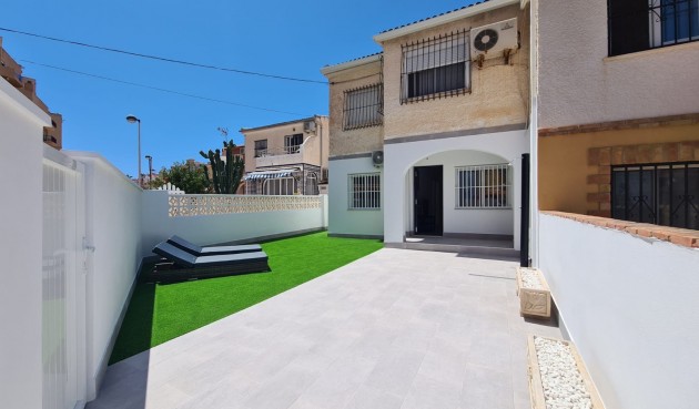 Återförsäljning - Town House -
La Mata - Costa Blanca