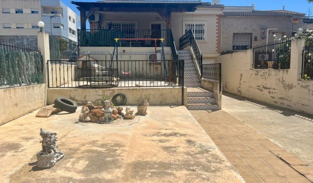 Återförsäljning - Villa -
Rojales