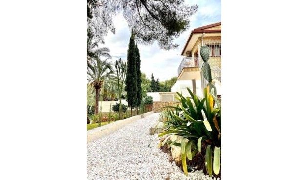 Återförsäljning - Villa -
Orihuela Costa - Campoamor