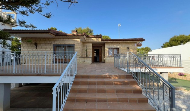 Resale - Villa -
Orihuela Costa - Campoamor