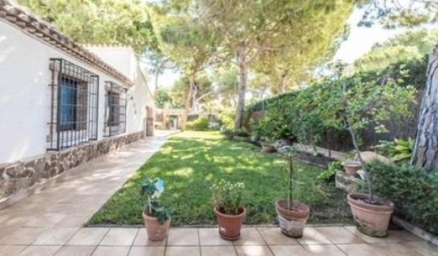 Återförsäljning - Villa -
Orihuela Costa - Punta Prima