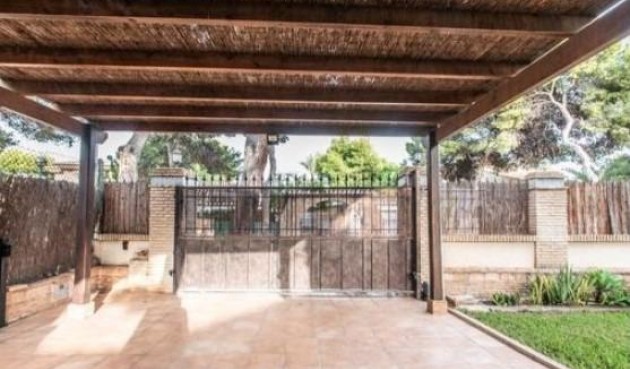 Resale - Villa -
Orihuela Costa - Punta Prima