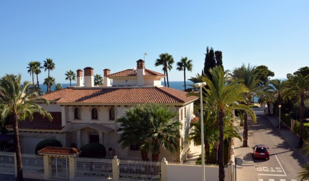 Återförsäljning - Villa -
Orihuela Costa - Costa Blanca