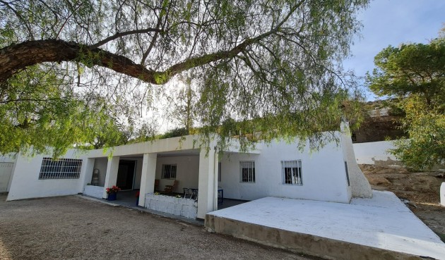 Resale - Villa -
Crevillent - Inland