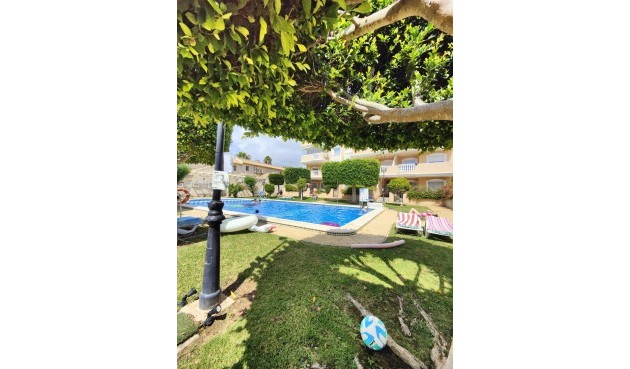 Brukt - Apartment -
Orihuela Costa - Campoamor