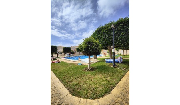 Brukt - Apartment -
Orihuela Costa - Campoamor