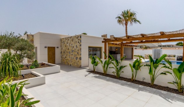 Återförsäljning - Villa -
Torrevieja - Costa Blanca