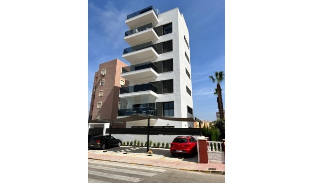 Återförsäljning - Takvåning -
Torrevieja - Torre La Mata