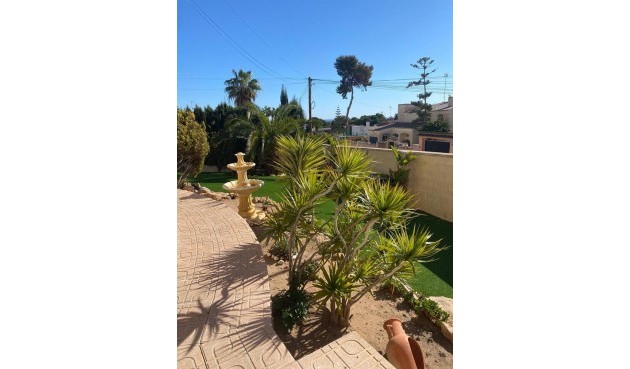 Återförsäljning - Villa -
Torrevieja - Los Balcones