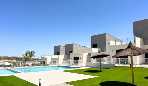 Obra nueva - Town House -
Banos y Mendigo - Altaona Golf And Country Village