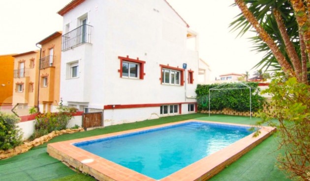 Återförsäljning - Town House -
La Nucía - Costa Blanca