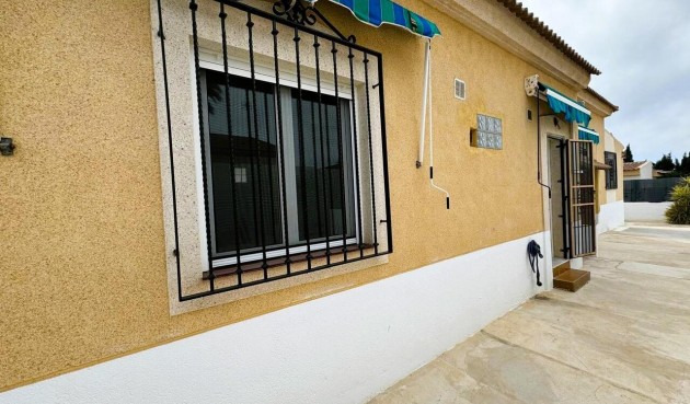 Återförsäljning - Bungalow -
Torrevieja - Costa Blanca