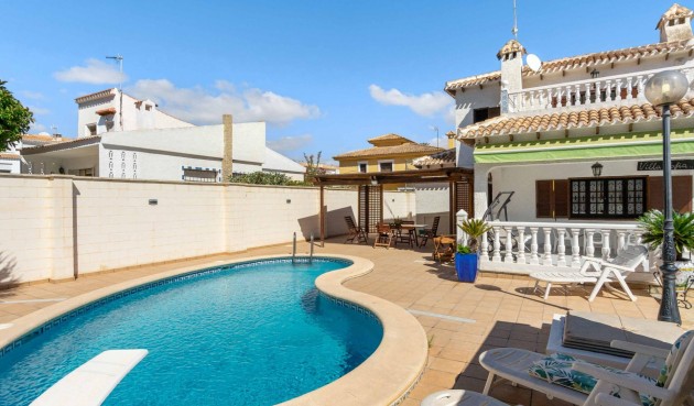 Brukt - Villa -
Orihuela Costa - La Zenia