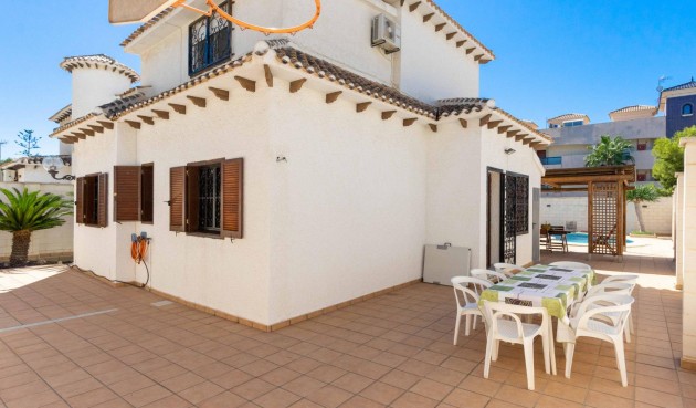 Brukt - Villa -
Orihuela Costa - La Zenia