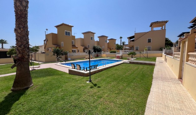 Återförsäljning - Villa -
Orihuela - Inland