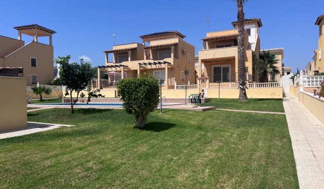 Återförsäljning - Villa -
Orihuela - Inland