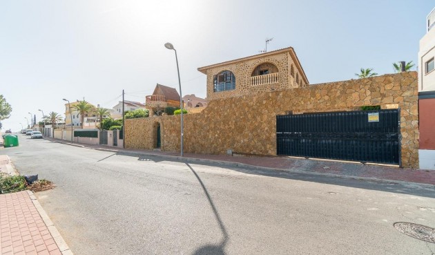 Återförsäljning - Villa -
Orihuela Costa - Los Balcones