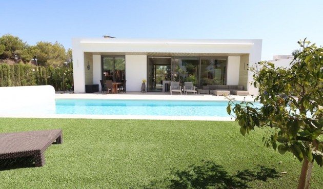 Resale - Villa -
San Miguel de Salinas - Inland