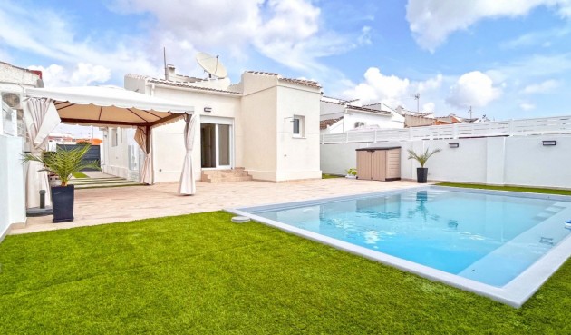 Resale - Villa -
Torrevieja - Costa Blanca