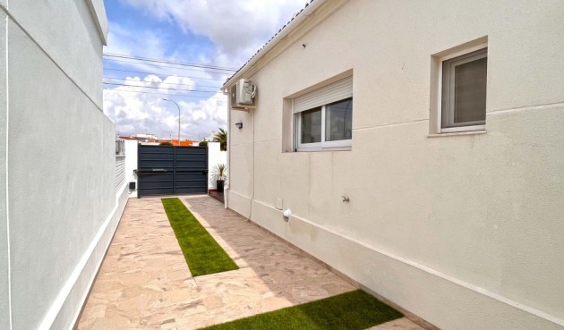 Återförsäljning - Villa -
Torrevieja - Costa Blanca