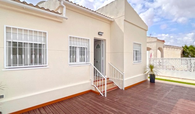 Återförsäljning - Villa -
Torrevieja - Costa Blanca