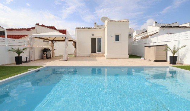 Återförsäljning - Villa -
Torrevieja - Costa Blanca